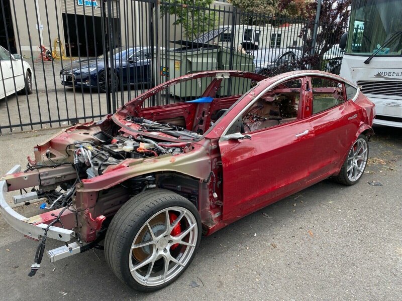 Tesla Model 3 — очень живучий электромобиль