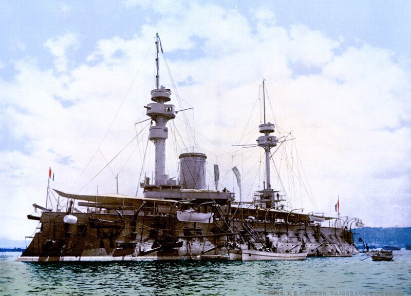 Военный корабль в Алжире