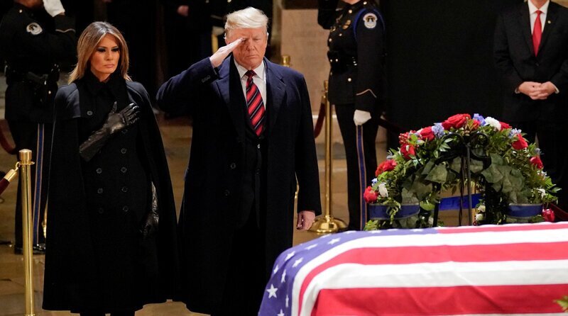 9. Американский президент после вступления в должность должен распорядиться своими похоронами