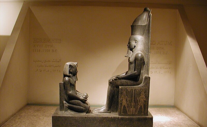 1. Египетским фараонам надлежало совершать акт священной мастурбации в Ниле