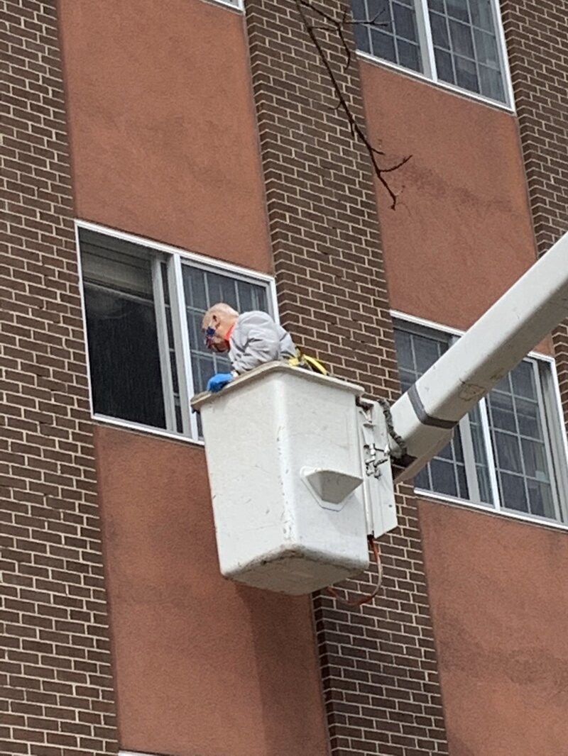 Чтобы увидеть любимую: 88-летний американец взлетел к ее окну