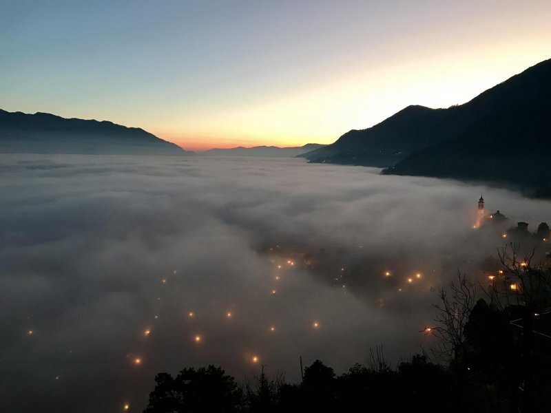 Итальянский городок под облаками