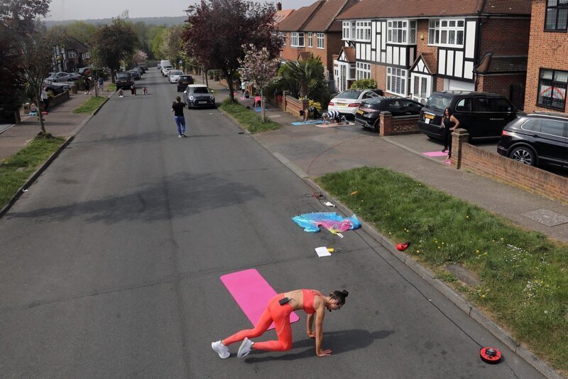 Фитнес-тренер провела занятия для всей улицы в Лондоне
