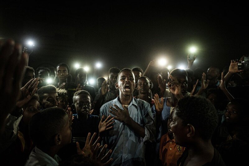 Победитель конкурса World Press Photo 2020. Акция протеста в Судане, участники которой требуют сменить правительство, пришедшее к власти в результате военного переворота.
