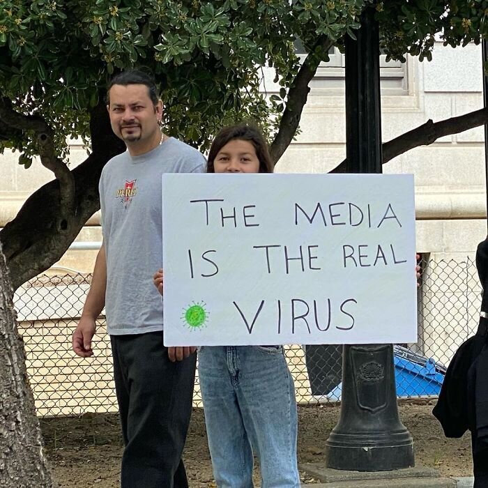 9. "СМИ - вот реальный вирус"