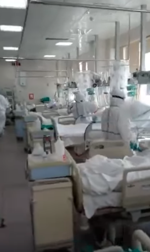 Главврач московской больницы показал видео из реанимации