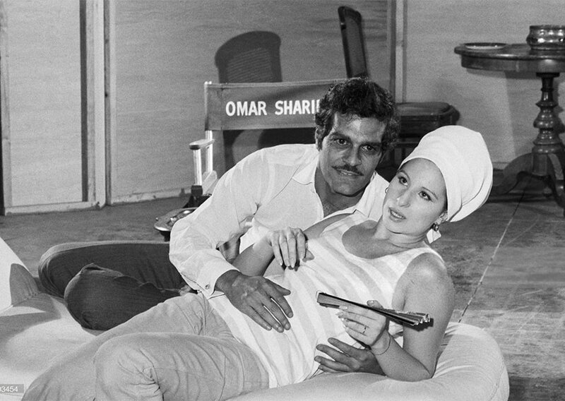 Барбра Стрейзанд и Омар Шариф во время работы над фильмом "Смешная девчонка". 4 июня 1967 года /Bettmann
