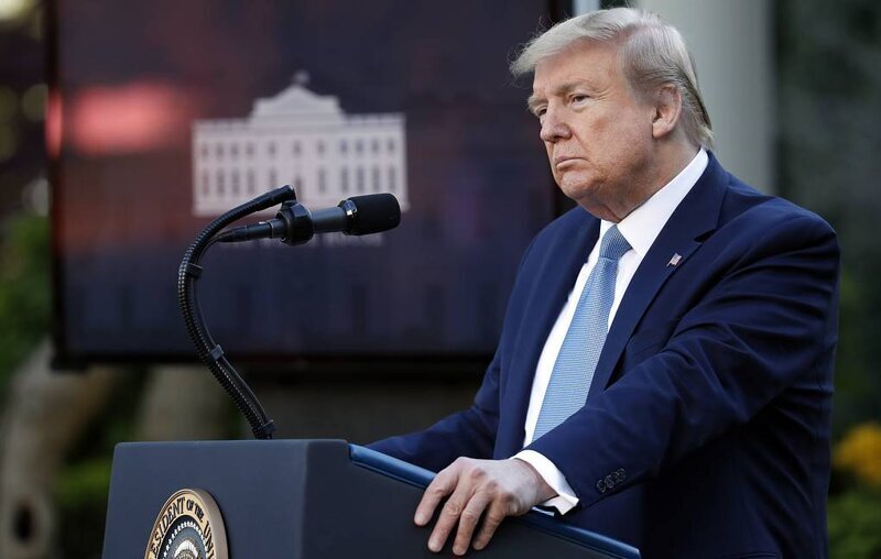 «Редкого ума человек»: пользователи Сети жестко высмеяли Трампа и его гипотезу по поводу COVID-19