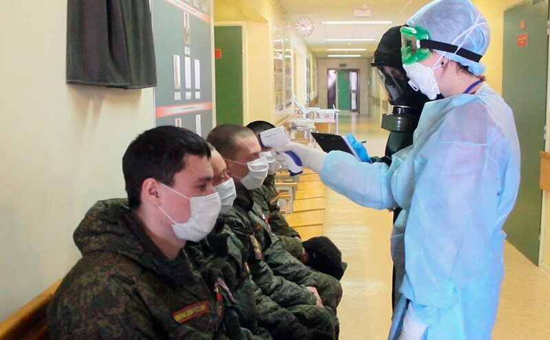В Минобороны сообщили о почти 900 военных, заразившихся коронавирусом