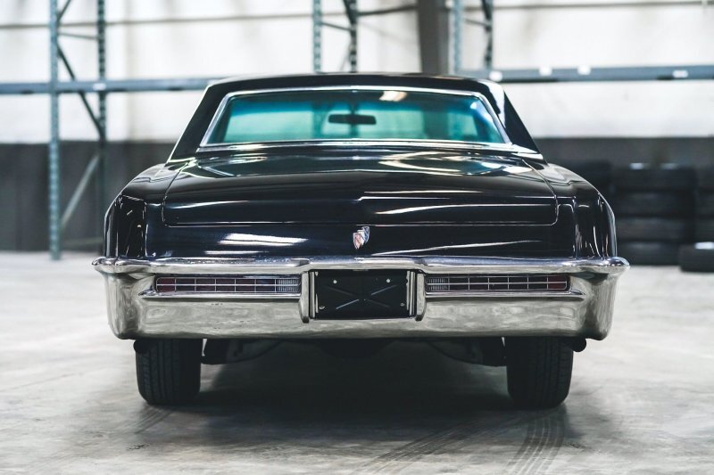 Buick Riviera 1965 – Настоящий злодейский автомобиль!