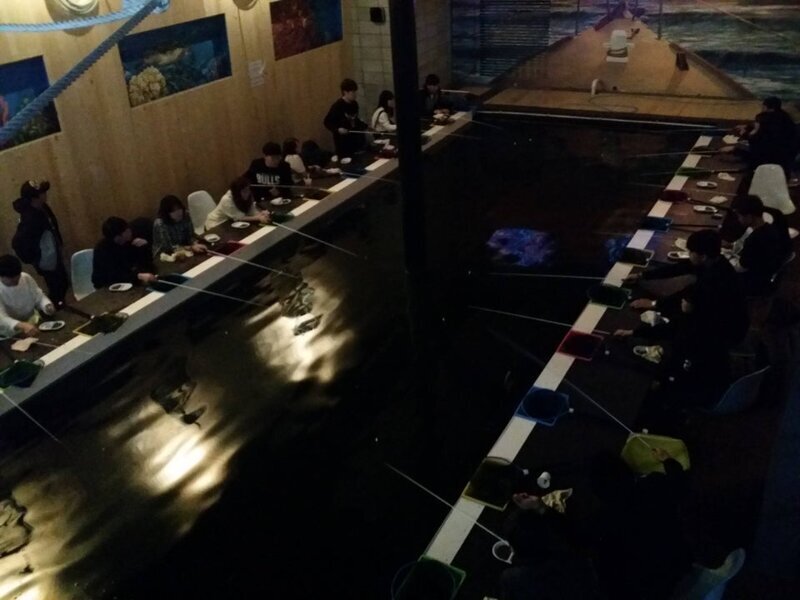 Вот так выглядит бар для любителей рыбалки в Сеуле