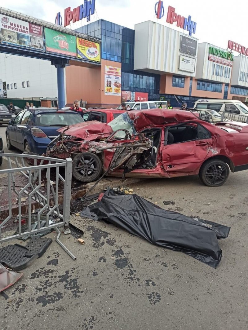 Авария дня. В Орле водитель Mitsubishi погиб после столкновения с маршруткой