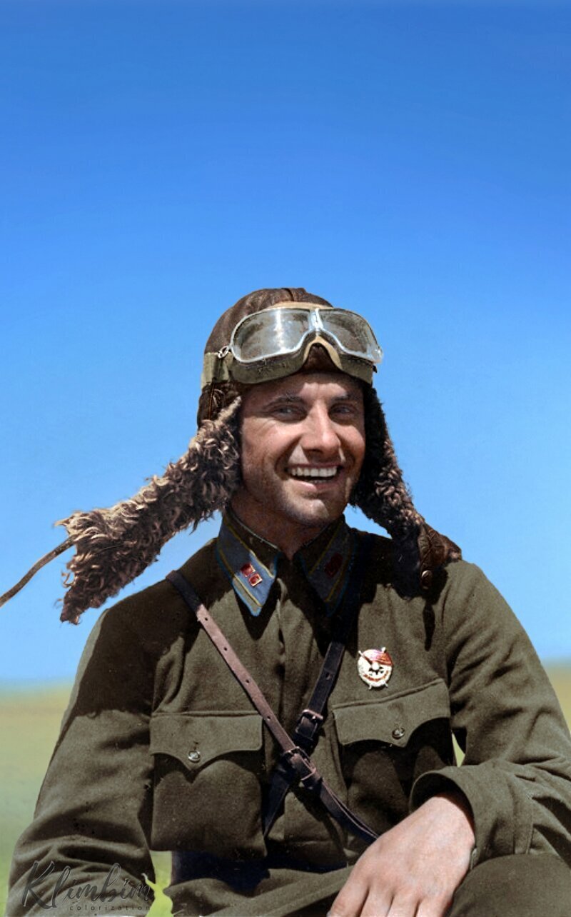 Герой Советского Союза летчик Пётр Дзюба, 1942 год.
