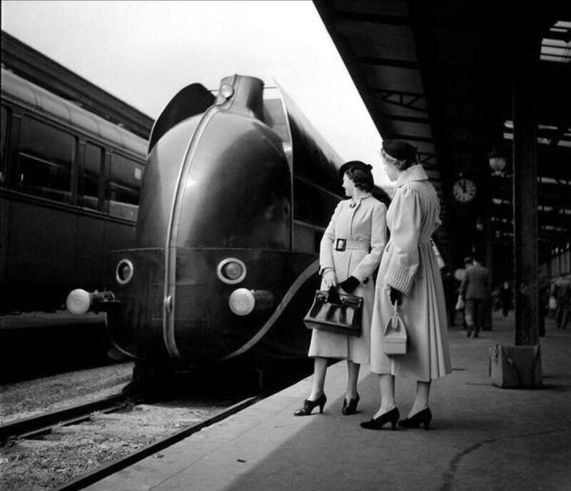 Футуристический паровоз на Лионском вокзале. Париж. Франция. 1937г.