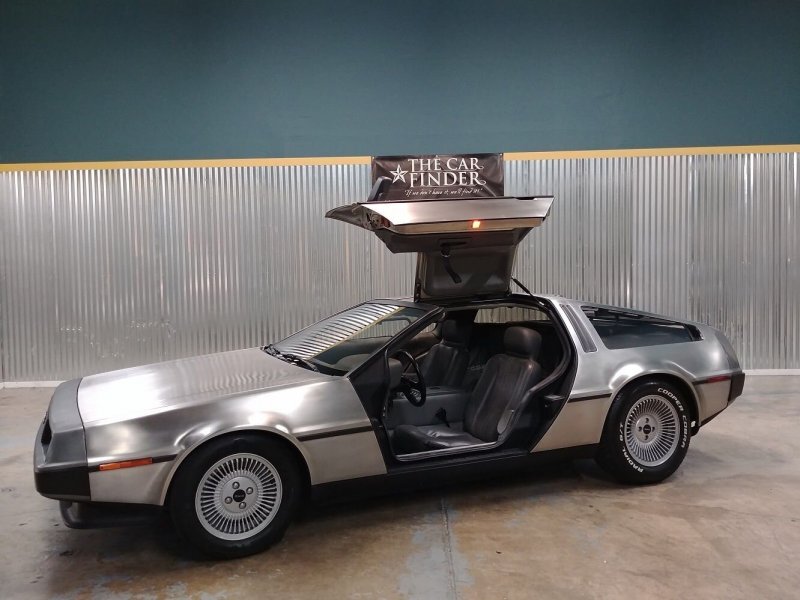 Комплект из фильма «Назад в будущее»: на аукцион выставили автомобили главных героев