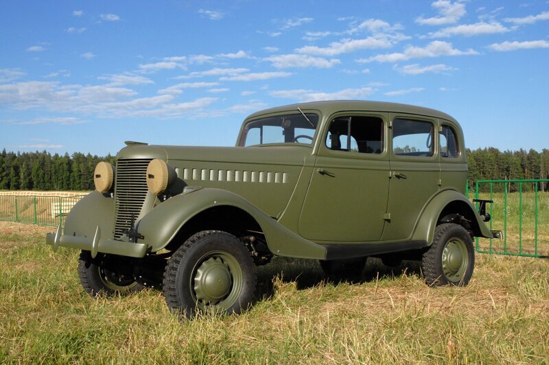 Так на свет в 1940-м году появился ГАЗ-61. На нем ездили маршалы Жуков, Конев и Рокоссовский