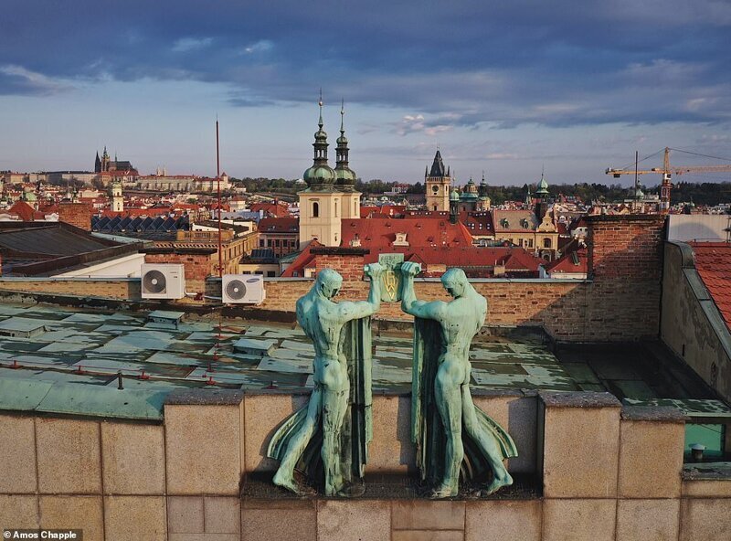 Фигуры на крышах - таинственные символы Праги
