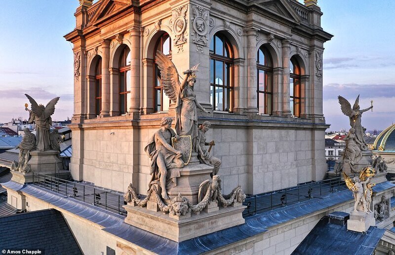 Фигуры на крышах - таинственные символы Праги