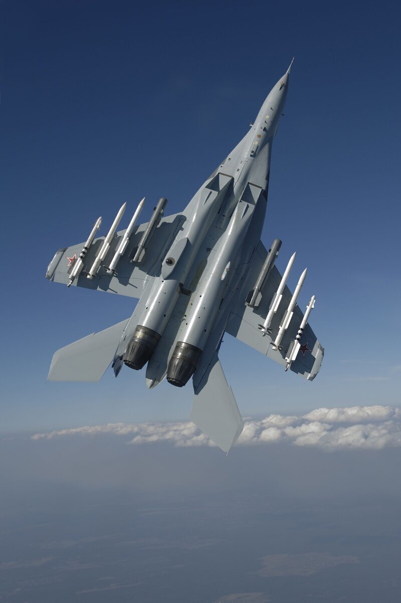 МиГ-35 зашел в хвост «Рафалю»