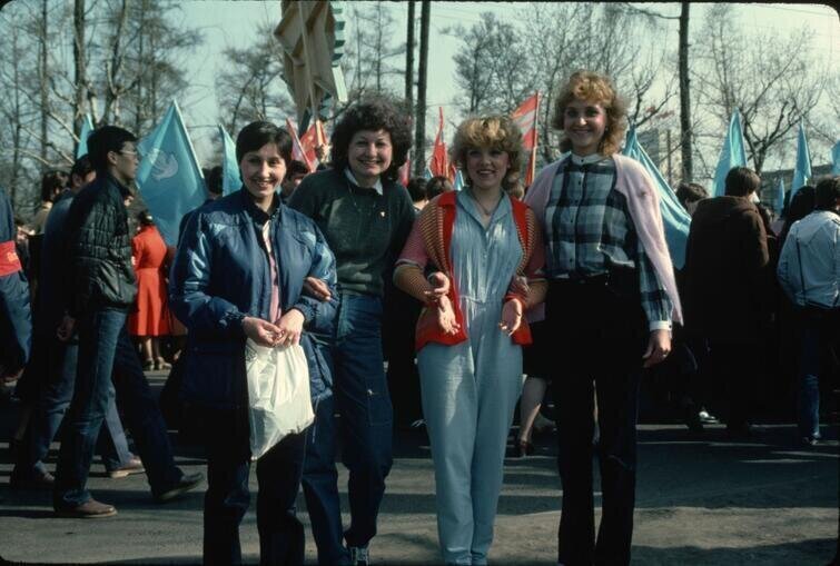 Иркутск. Сквер Кирова. На первомайской демонстрации, 1985 год