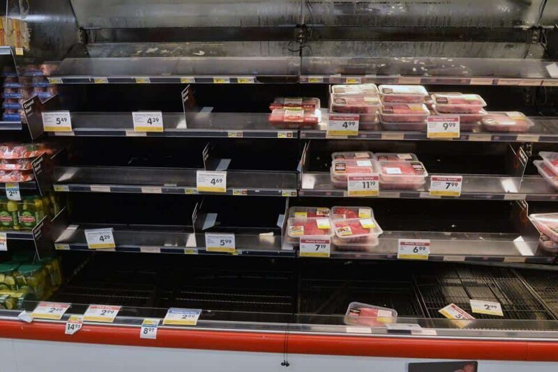 Американские супермаркеты вводят ограничения на продажу мяса в одни руки