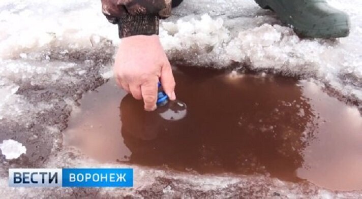 Жители одного из российских городов встревожены ручьями кровавого цвета