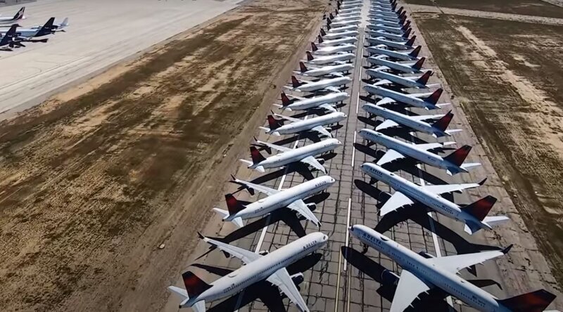 Драматические кадры: сотни самолетов стоят в пустыне из-за отмены авиасообщений