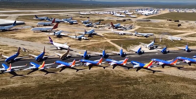 Драматические кадры: сотни самолетов стоят в пустыне из-за отмены авиасообщений