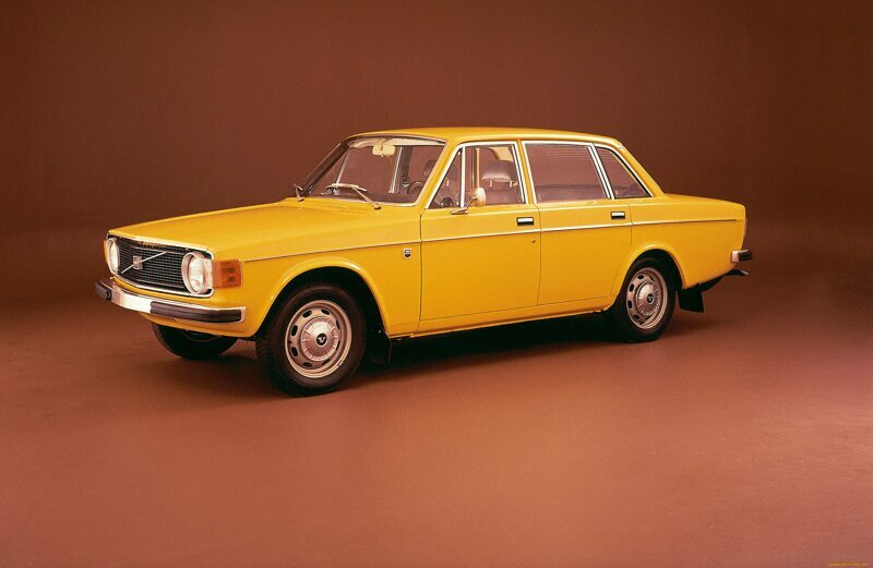 B 1974 году Северная Корея заказала в Швеции 1000 авто Volvo 144S De Luxe. Заказ был получен, но не был оплачен. Каждый год Швеция выставляет счет Северной Корее, но пока безуспешно.