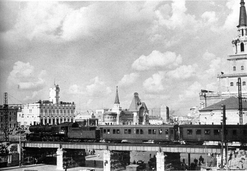 У трех вокзалов. Москва. Фото кон. 1930-х гг. 