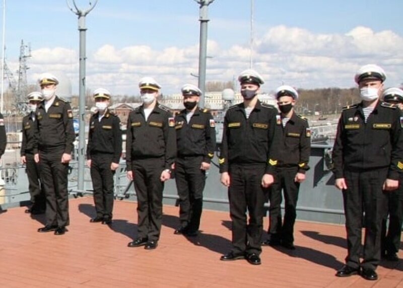 В устье Невы зашёл флагман предстоящего морского парада Победы