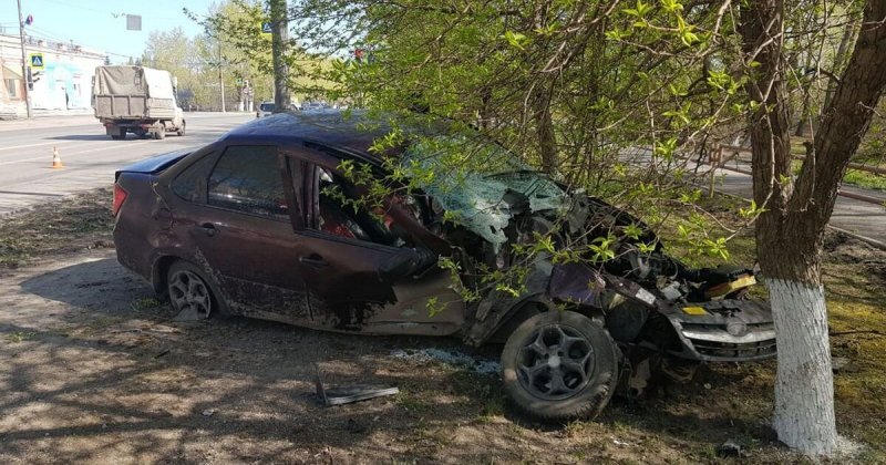 Авария дня. В Каменске-Уральском водитель врезался в электроопору