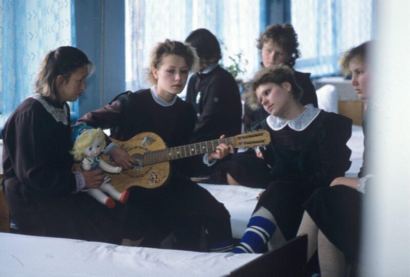 Воспитанницы рязанской женской воспитательно-трудовой колонии для несовершеннолетних, 1989 год