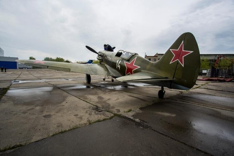 В авиапараде Новосибирска принял участие восстановленный истребитель военных лет МиГ-3