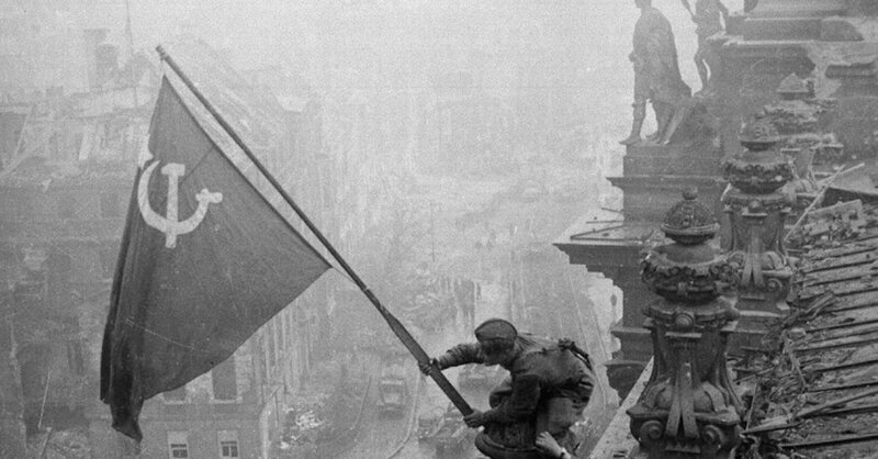 Твит Белого дома взбудоражил Сеть, а Facebook* опять опозорен. Историю ВОВ не переврете, господа