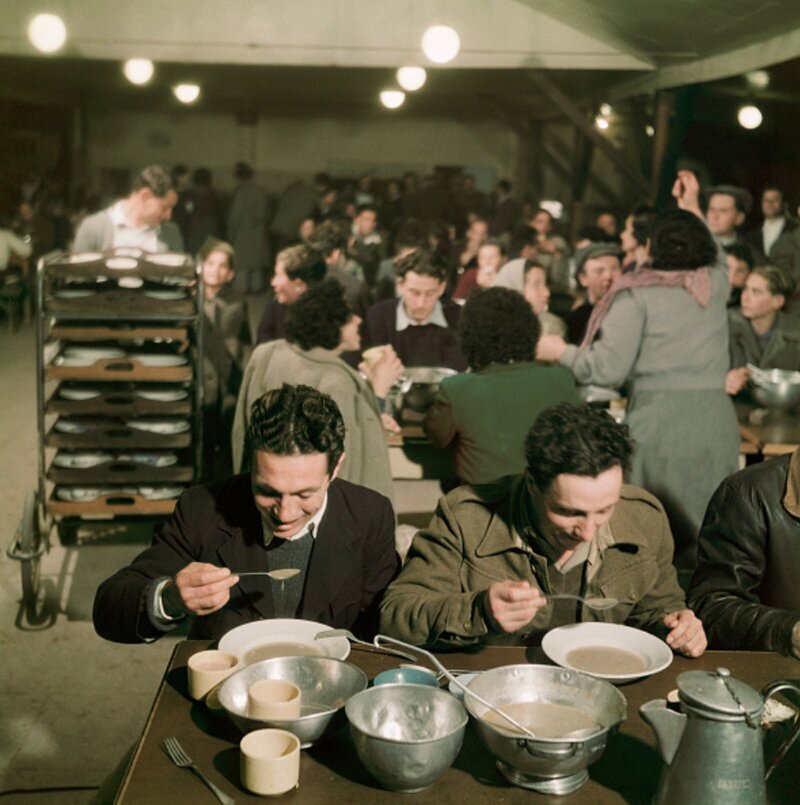 Обед в израильском колхозе (кибуце), фотограф Jerry Cooke, 1948 год