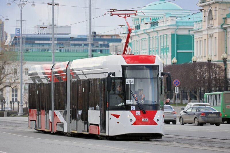 В Екатеринбурге приступили к испытанию опытного образца низкопольного трамвая УВЗ на 320 мест