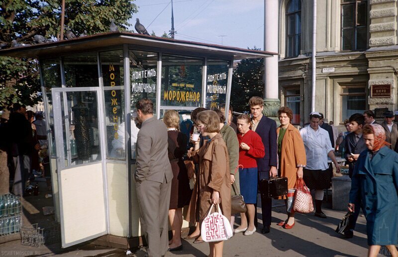 Киоск с мороженым и молочными коктейлями, 1964 год, Москва