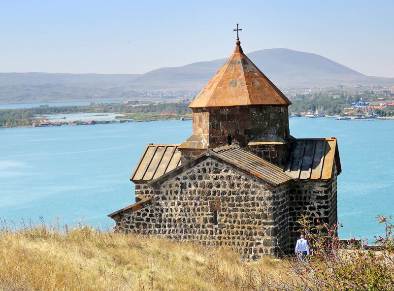 Севан. Часть 1: озеро, город и монастырь