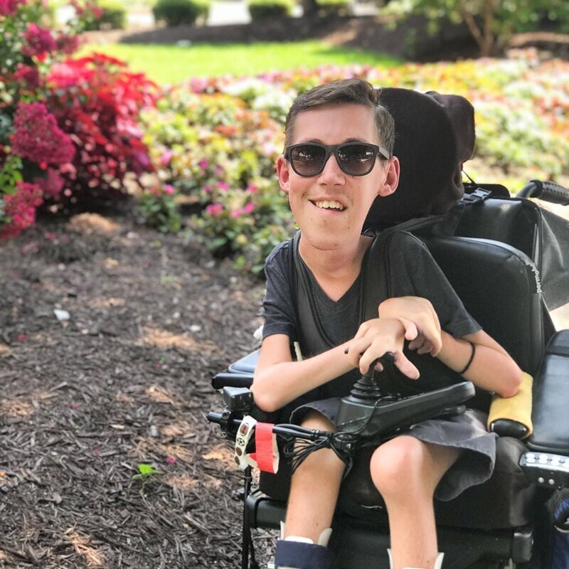 26-летний Шейн Беркоу из штата Пенсильвания, США, родился со спинальной мышечной атрофией и пользуется инвалидной коляской с 2-летнего возраста.