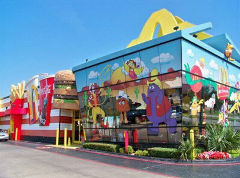 8. Как большой "Хэппи Мил" - McDonalds в Далласе, США
