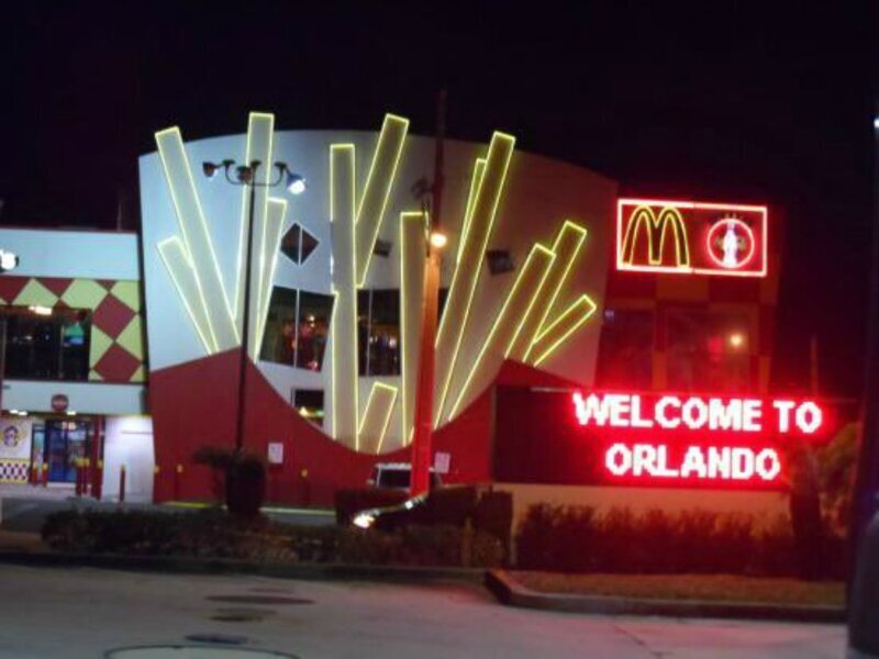 25. "Самый большой в мире" Макдоналдс в Орландо, США
