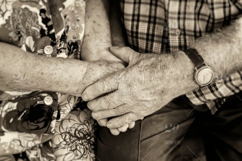 Американские супруги прожили в браке 61 год и умерли от COVID-19 в один день