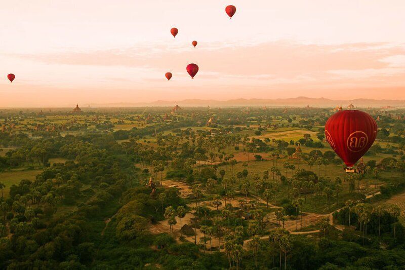 10. Воздушные шары над Баганом. Стефано Томассетти - Баган, Мьянма