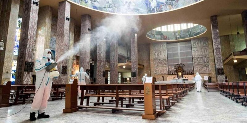 Итальянская армия очищает церкви Рима от коронавируса