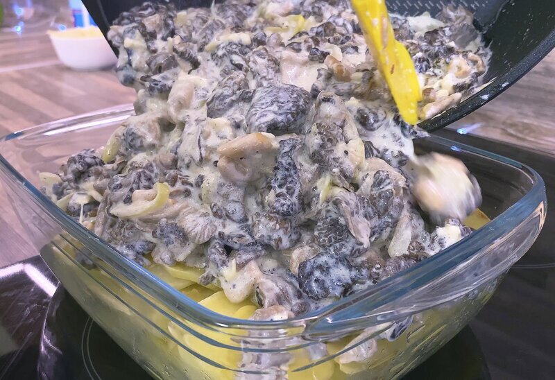 Запеченная картошка с весенними грибами