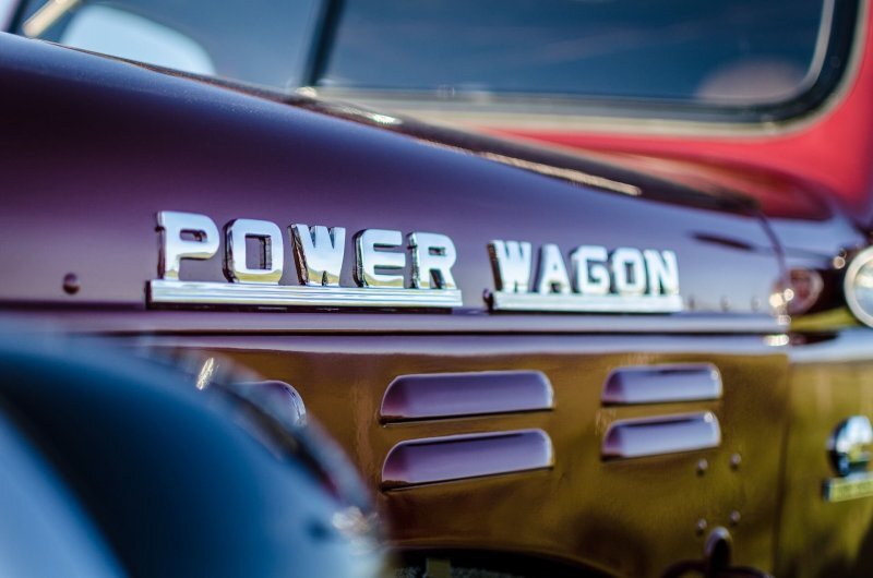 Очень крутой 70-летний Dodge Power Wagon с новым мощным двигателем