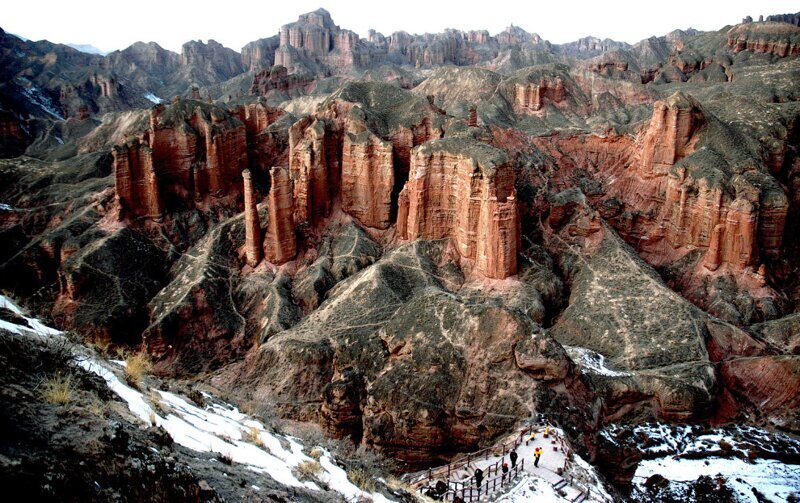 Национальный геопарк Чжанъе Данься. Известный своими красочными скалами, парк был признан китайскими СМИ одним из самых красивых ландшафтных образований в Китае. (Фото Imaginechina | Corbis):