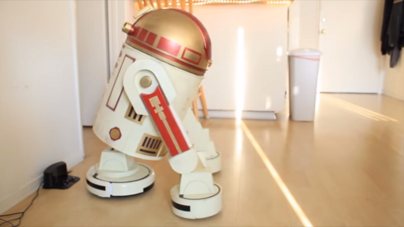 Мужчина превратил пылесос Roomba в дроида-уборщика
