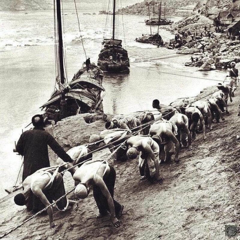 Бурлаки на реке Янцзы. Китай, 1946